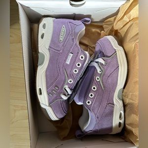 Globe Chet Thomas IV purple shoes - women’s 7